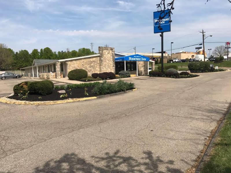 罗德威酒店 沙伦维尔 外观 照片